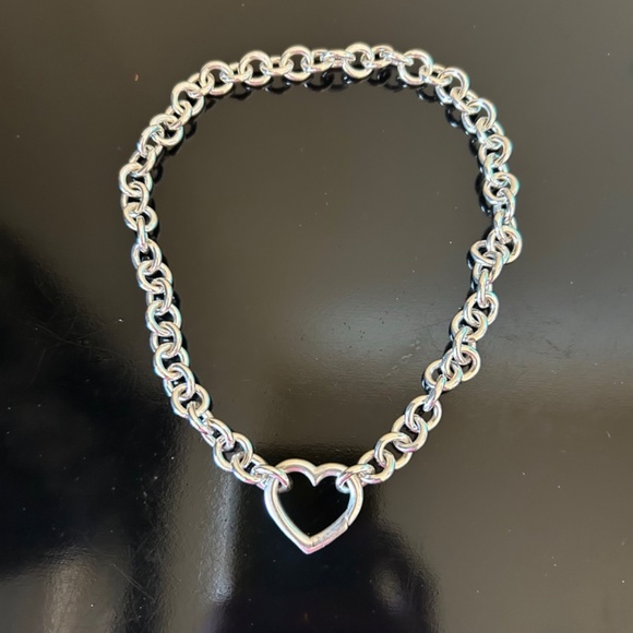 Tiffany & Co Heart Clasp Choker/Necklace. NWOT. Size 6 1/2 inches. RETIRED - Picture 3 of 7